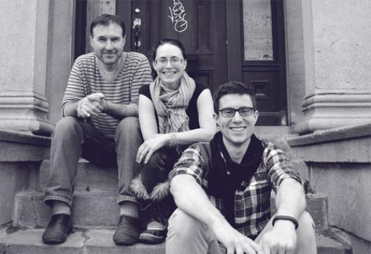 De gauche à droite:  Jeff Aldrich, Kyra Kristof et Caithrin Rintoul (image:  Alain Wong)