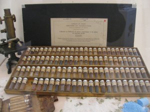 Boîte de semences du début du 20e siècle (source: Collection des Soeurs de la Présentation de Marie)