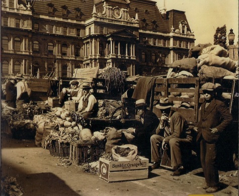 Marché de la Place Jacques-Cartier en 1943 (photo collection Martin Duchesne)